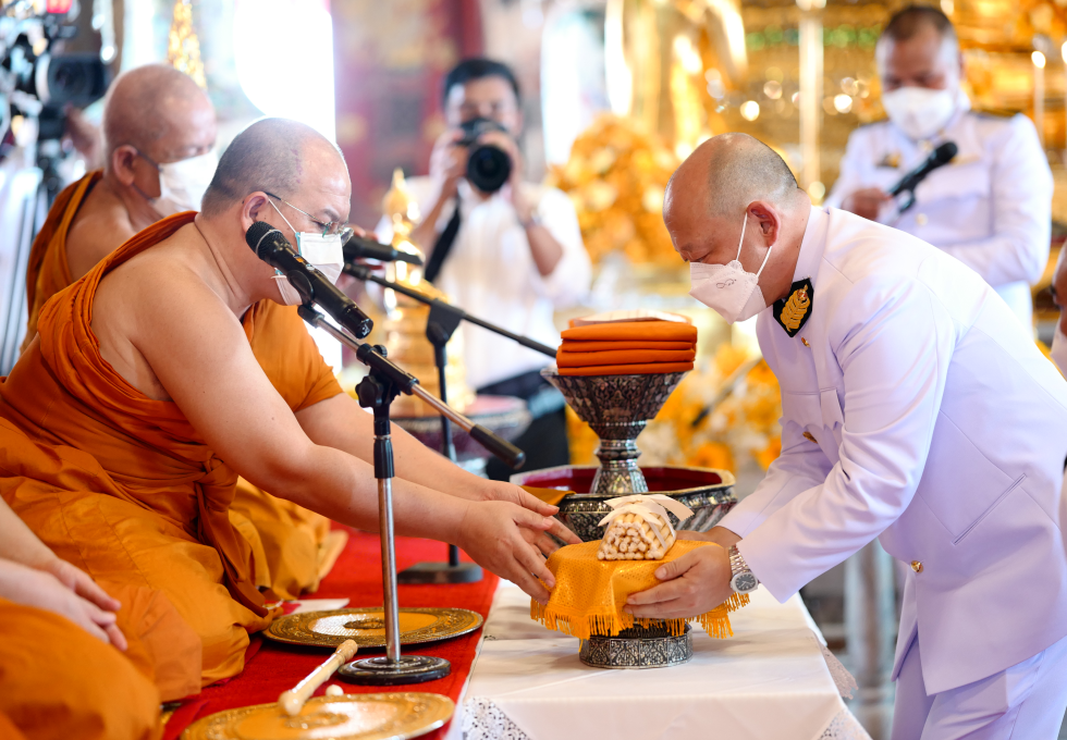 Poonphol Group Hosted Kathin Ceremony at Lhong 1919