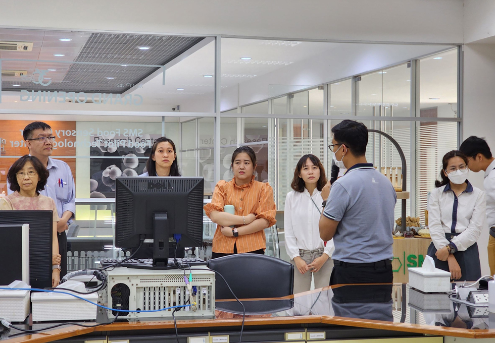 MTEC Researcher Team has visited innovation center.jpg